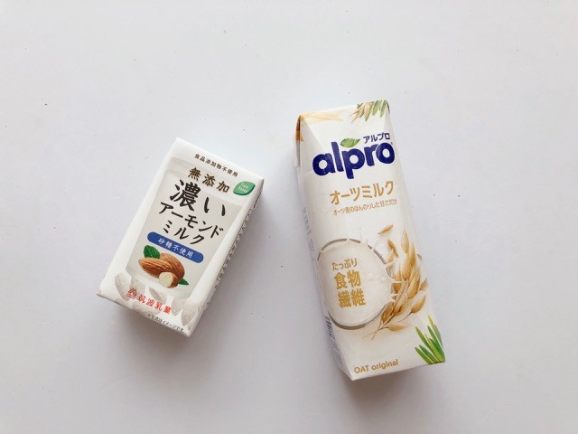 アーモンドミルクとオーツミルク
