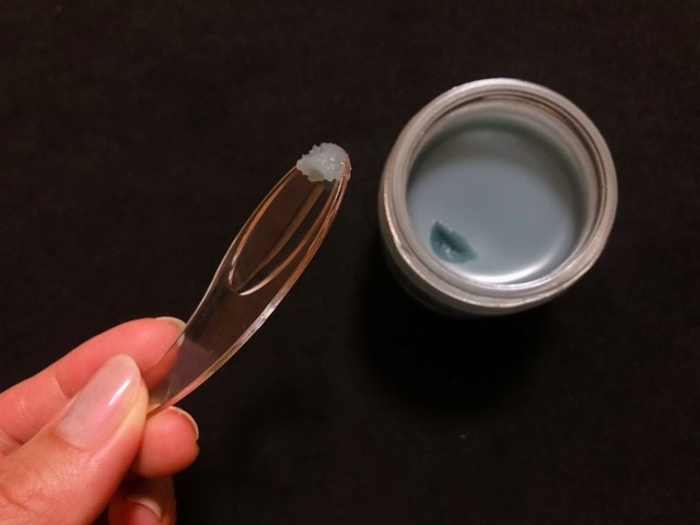 アイハーブで買えるアキュアのブルータンジー使用の青い固形美容液